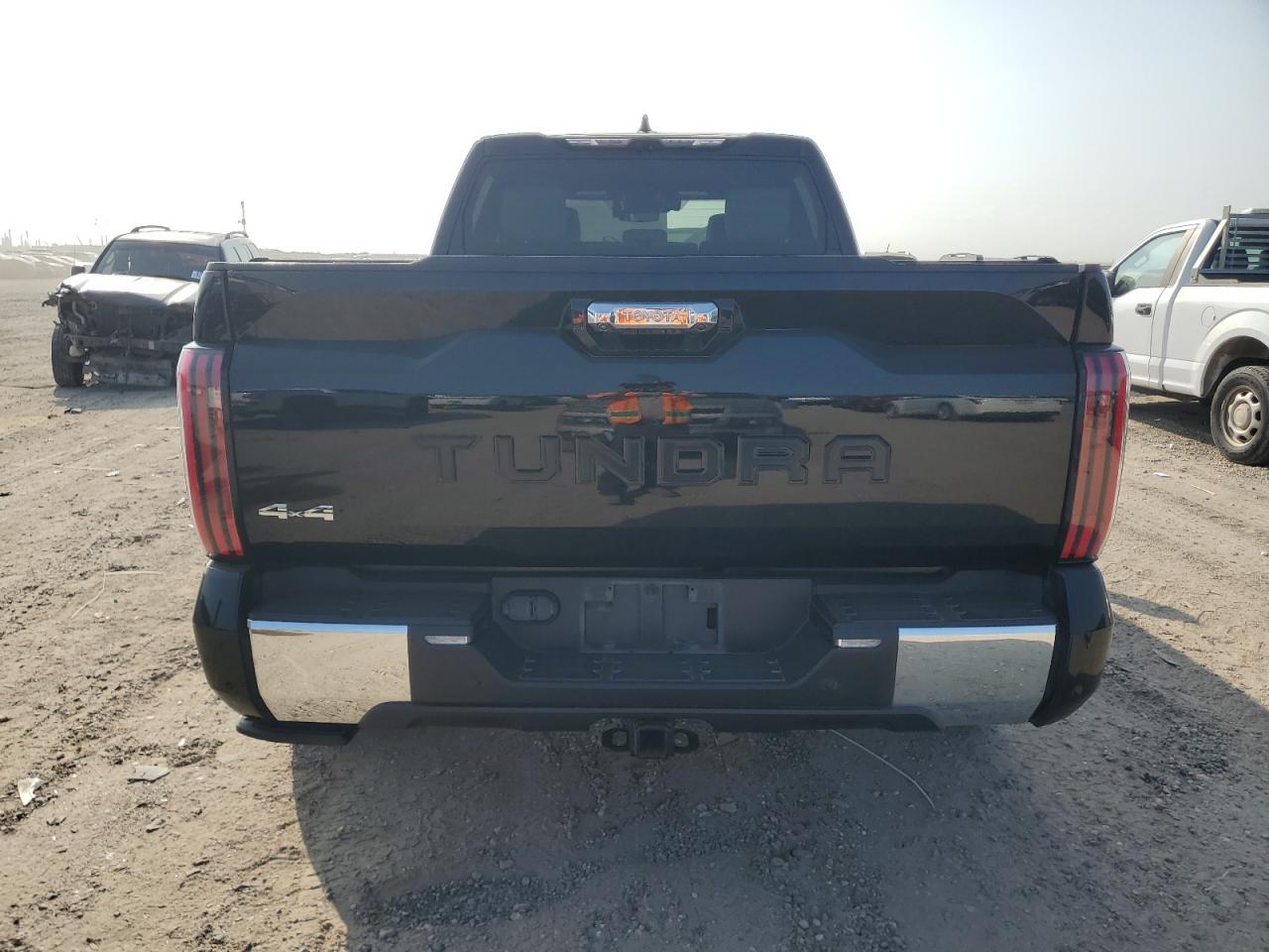 TOYOTA TUNDRA CREWMAX PLATINUM