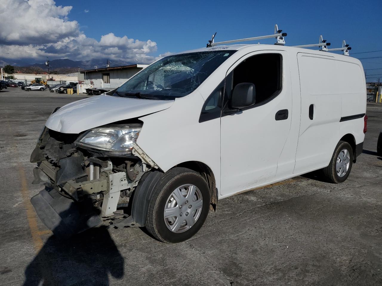 NISSAN NV 2.5S