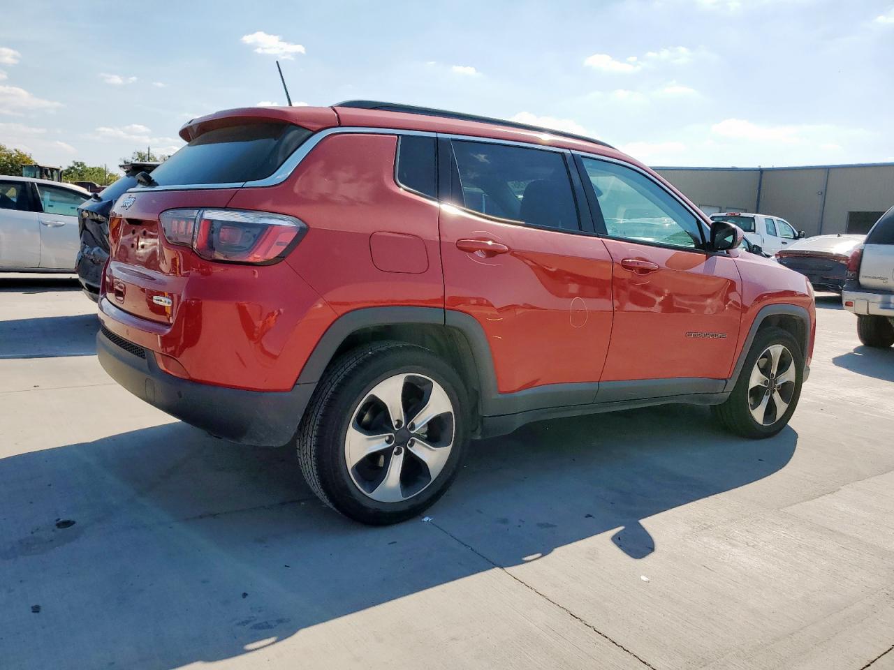 Lot #3311724245 2018 JEEP COMPASS LA