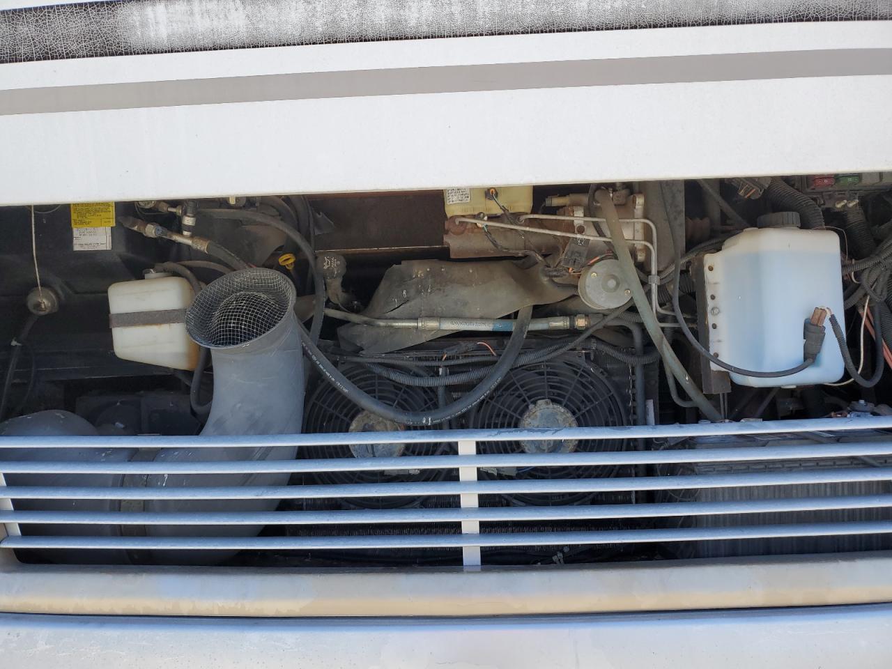 Lot #3291221977 2002 WORKHORSE CUSTOM CHASSIS MOTORHOME