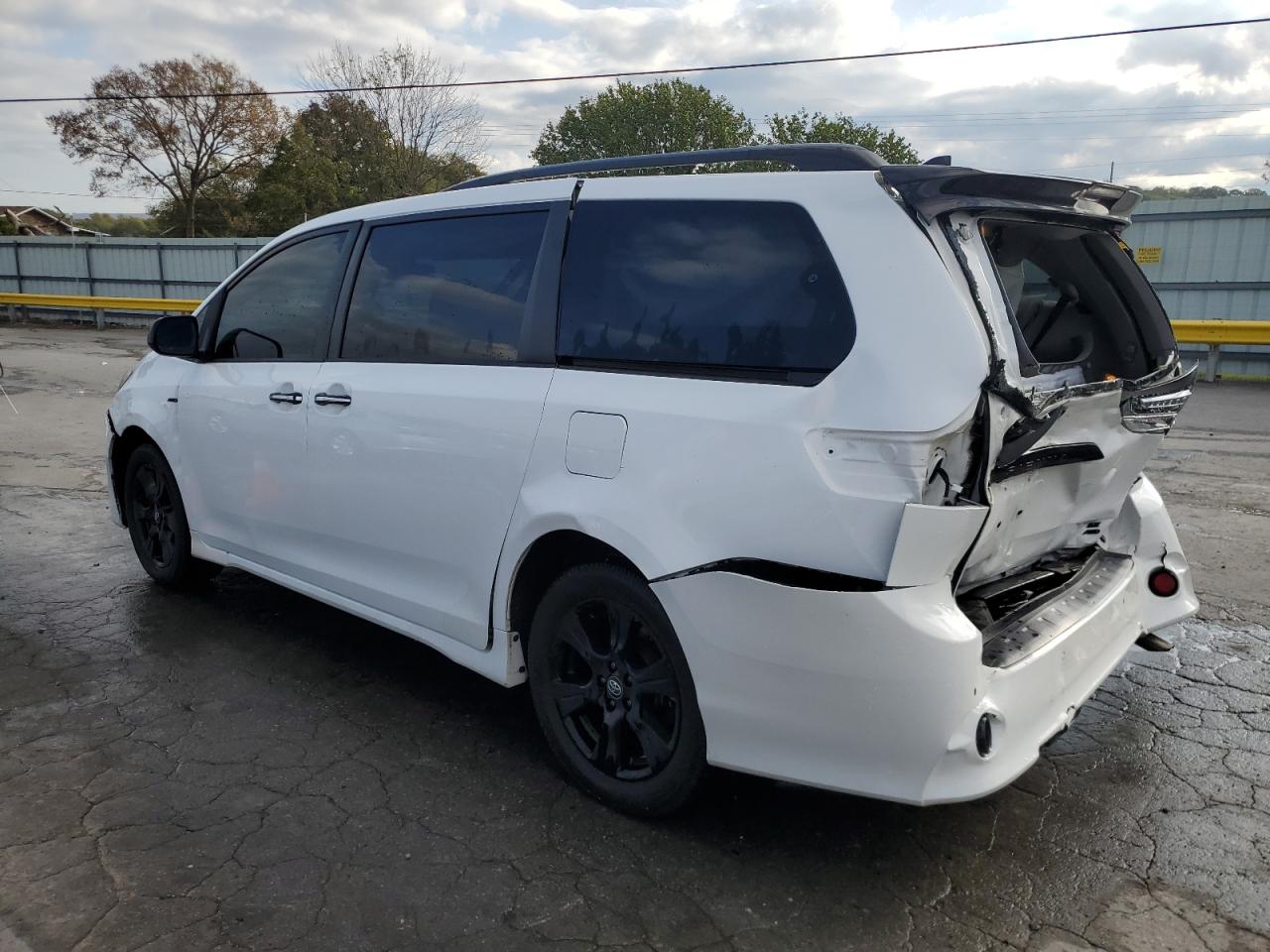 TOYOTA SIENNA SE