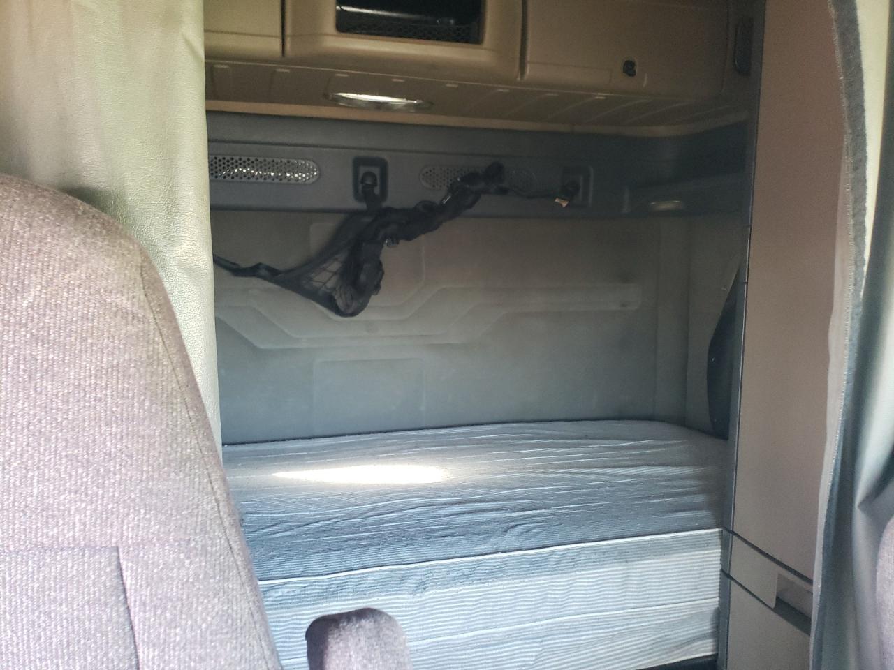 Lot #3278909041 2016 FREIGHTLINER CASCADIA 1