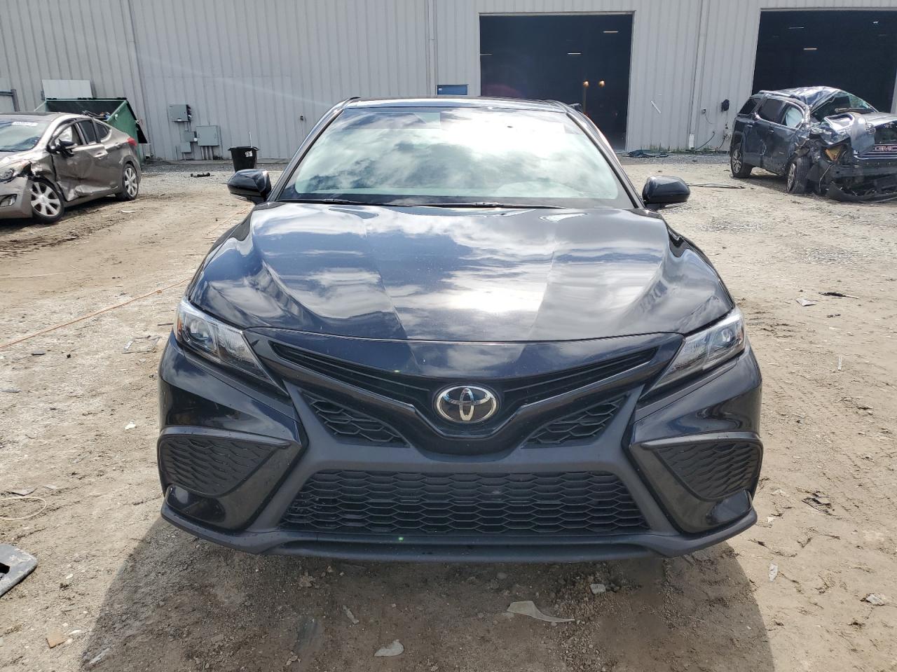 TOYOTA CAMRY SE NIGHT SHADE