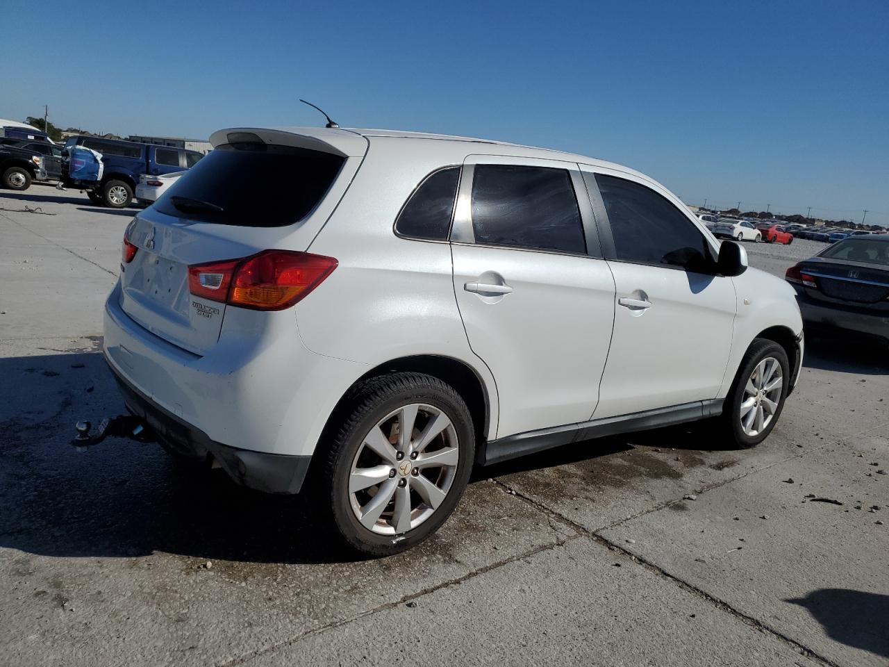 MITSUBISHI OUTLANDER ES