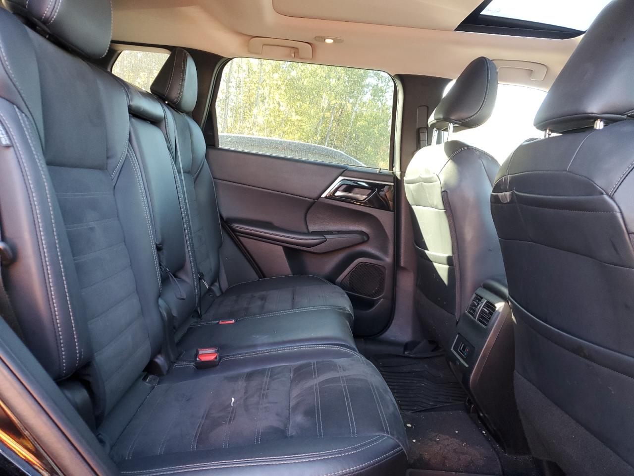 MITSUBISHI OUTLANDER SE