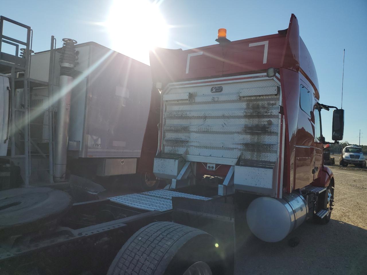 Lot #3293304422 2021 VOLVO VNL