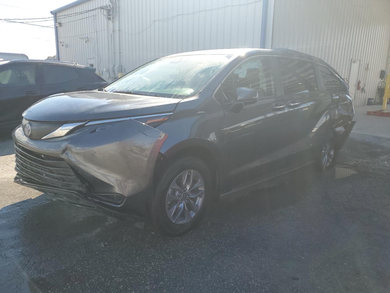 Lot #3279505242 2025 TOYOTA SIENNA XLE