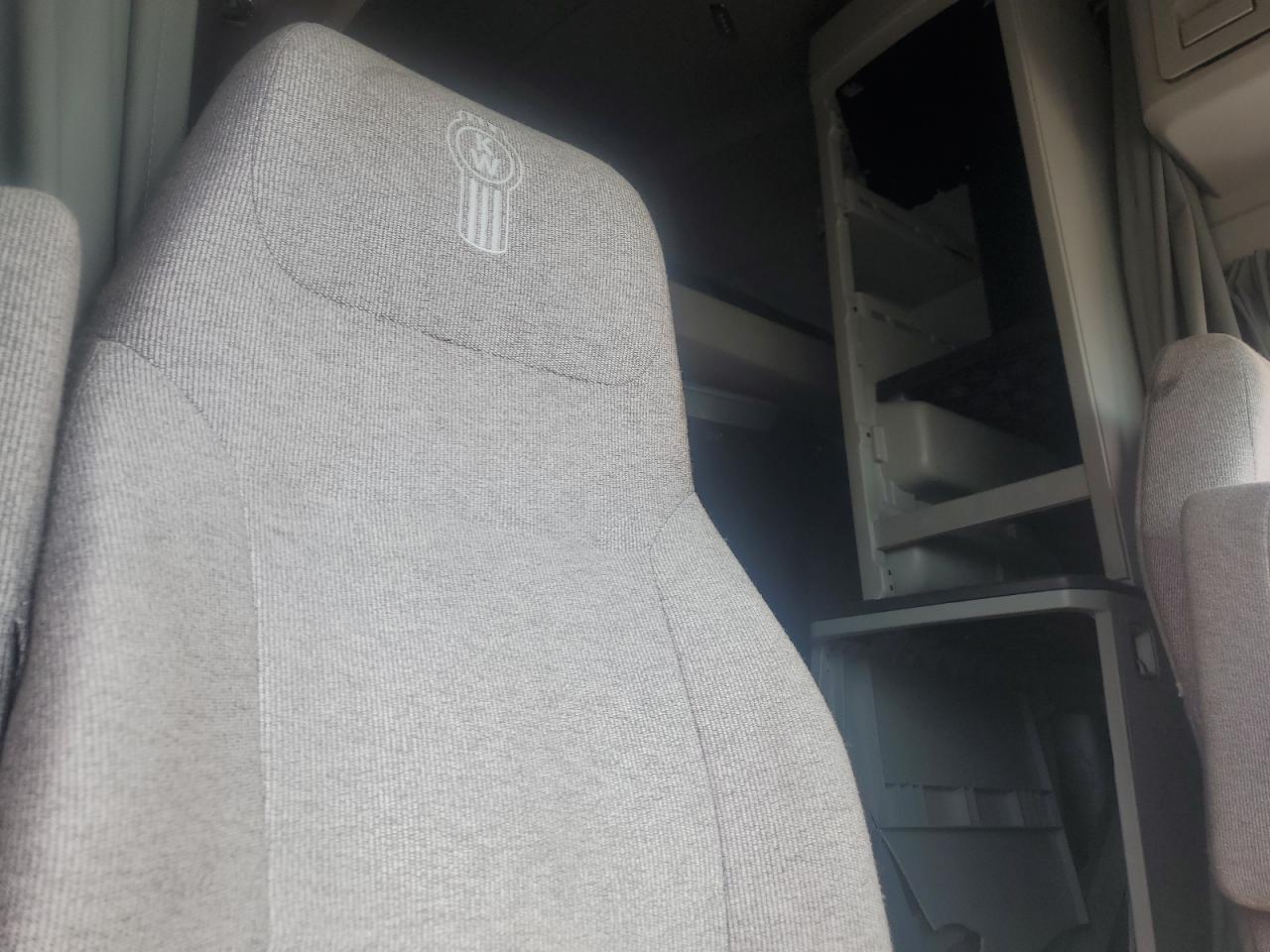 Lot #3268270034 2020 KENWORTH T680