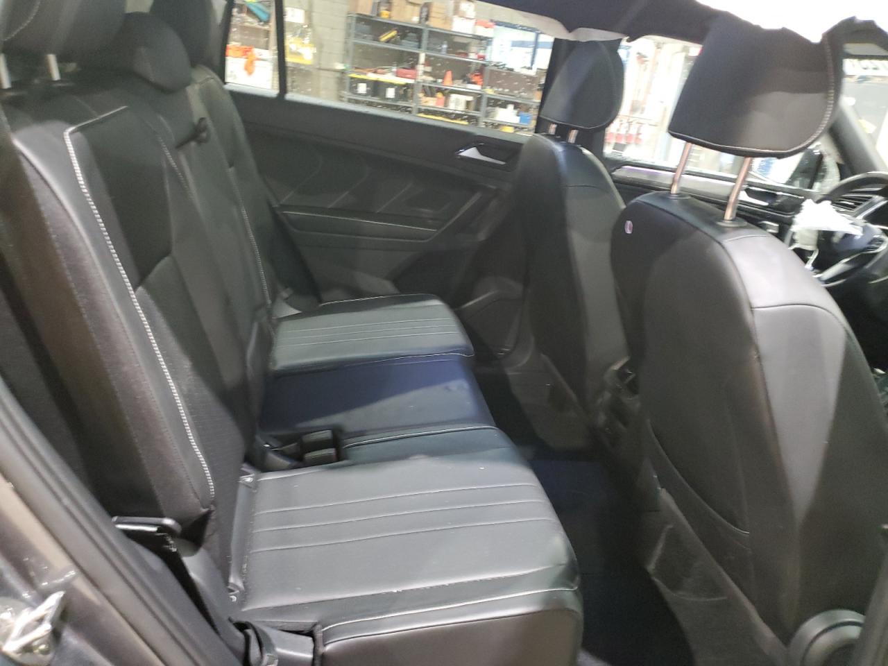 VOLKSWAGEN TIGUAN SE R-LINE BLACK