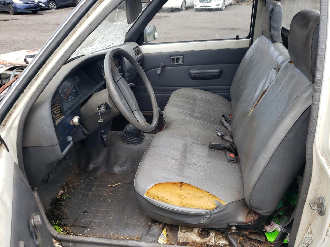 Lot #3270443876 1989 TOYOTA PICKUP 1/2