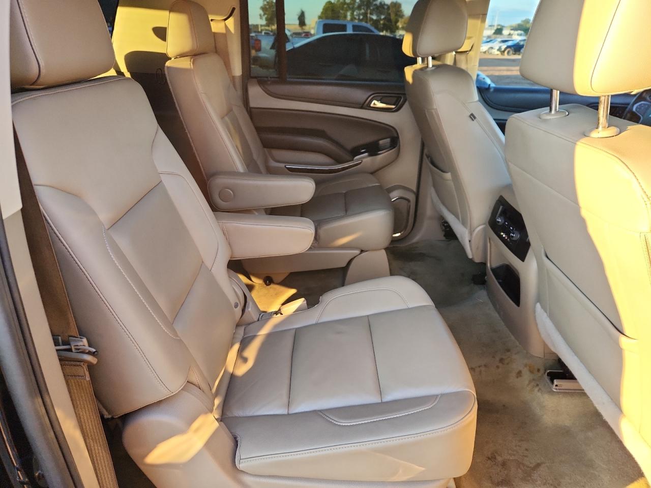 CHEVROLET SUBURBAN C1500 LT