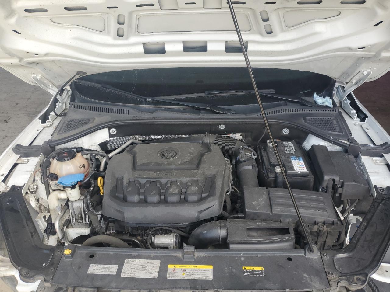 VOLKSWAGEN PASSAT SE