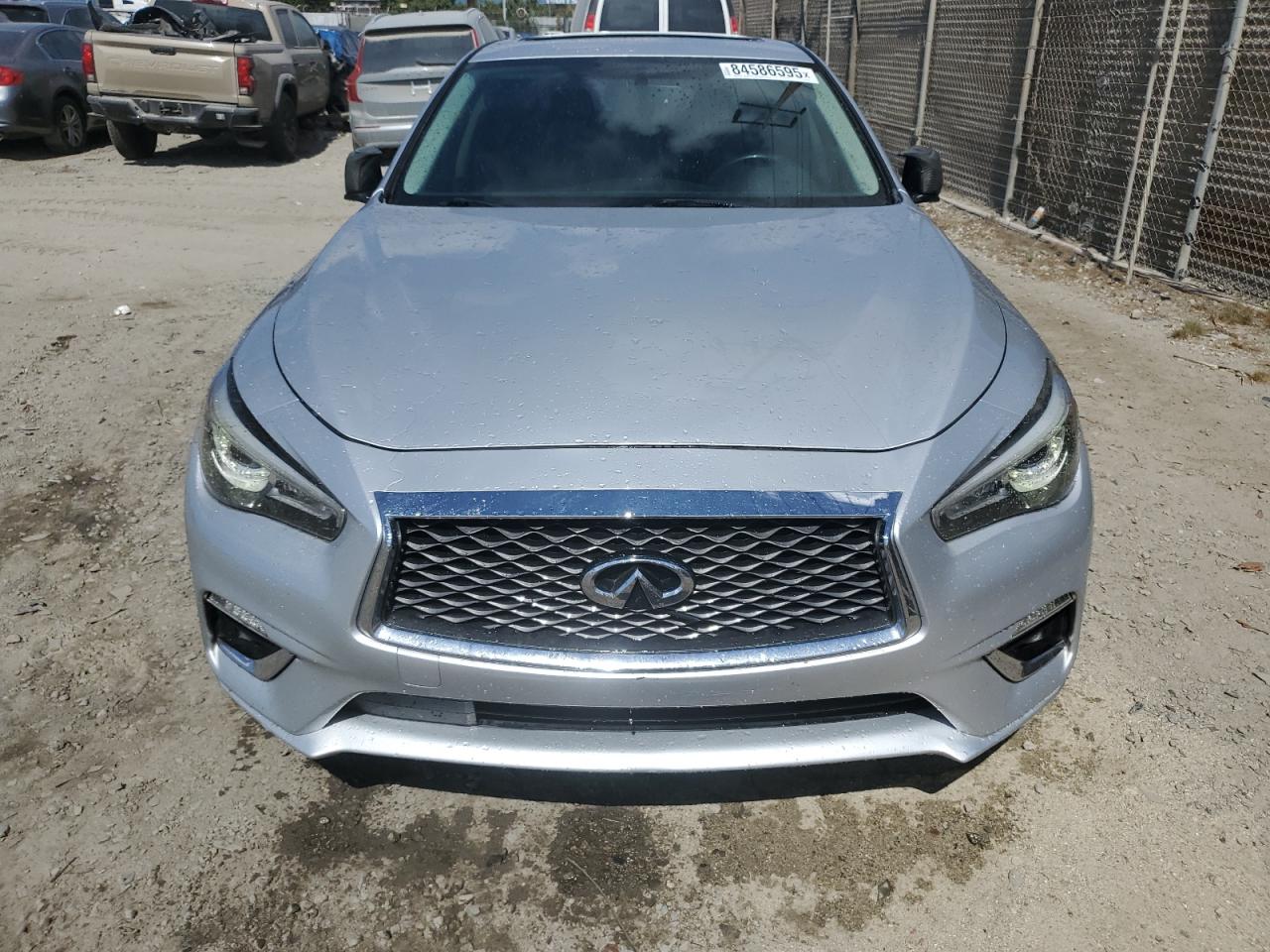 INFINITI Q50 LUXE