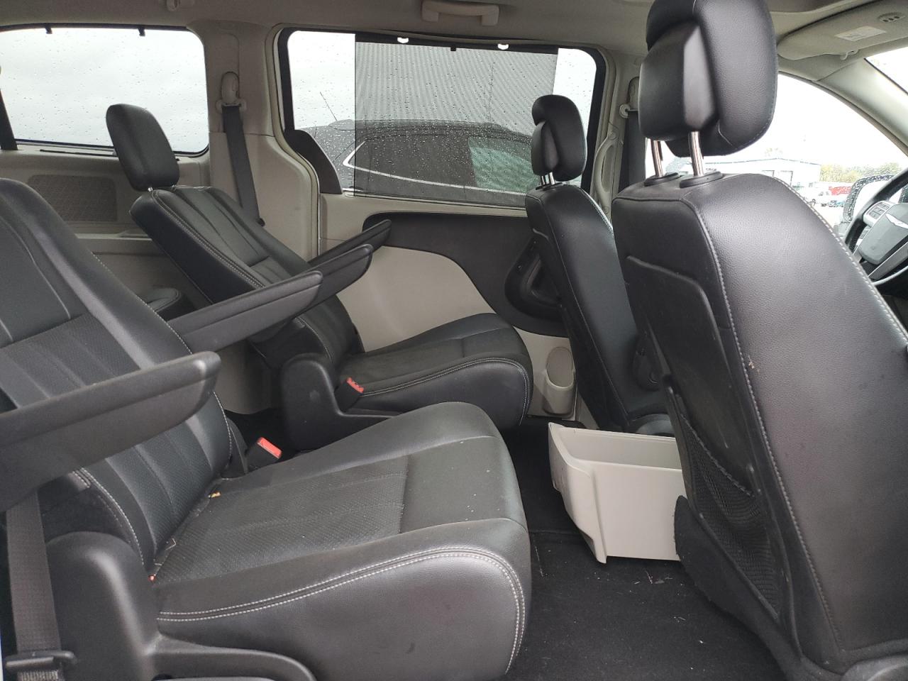 CHRYSLER TOWN & COUNTRY TOURING L