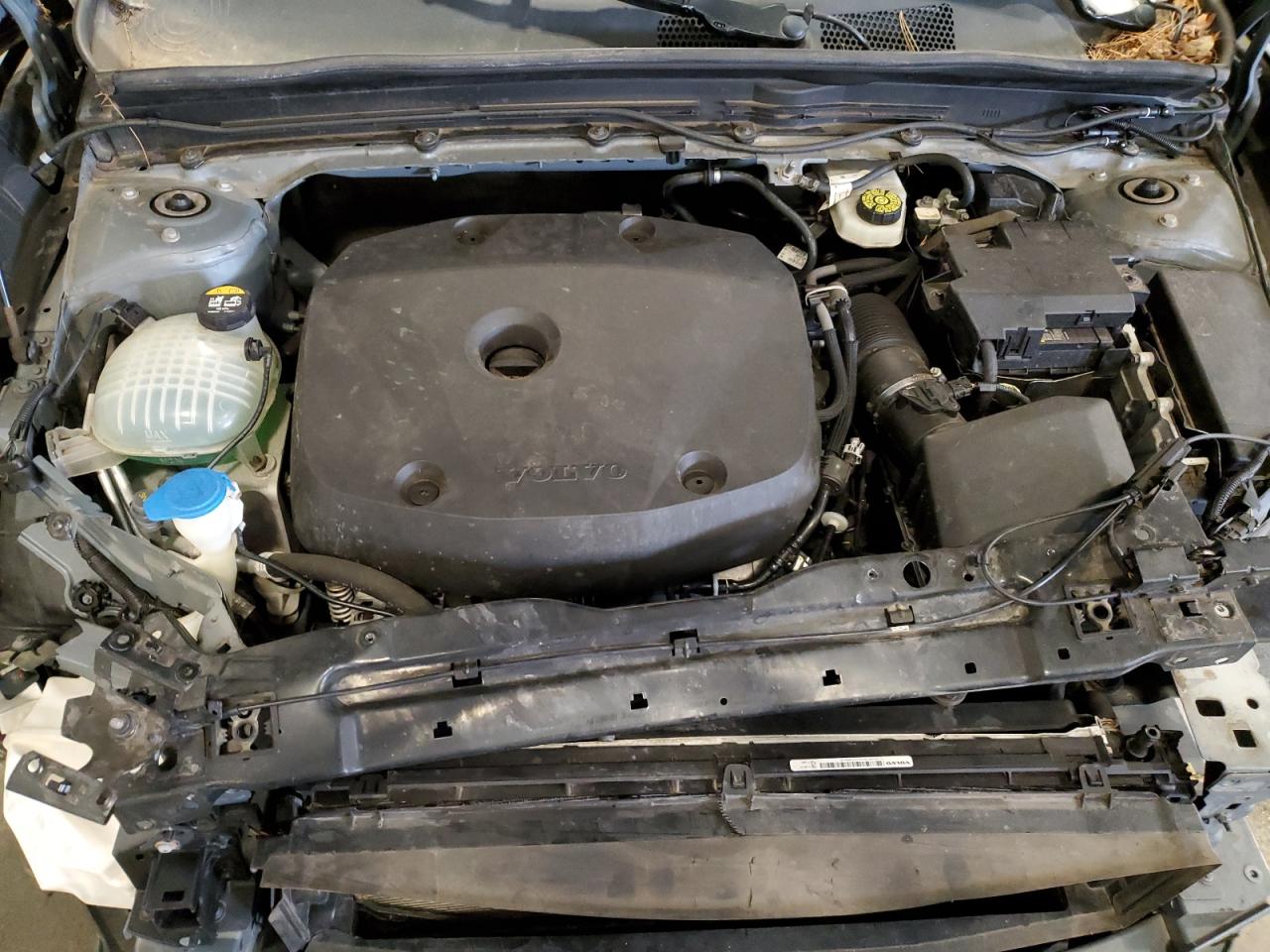 VOLVO XC40 T5 MOMENTUM