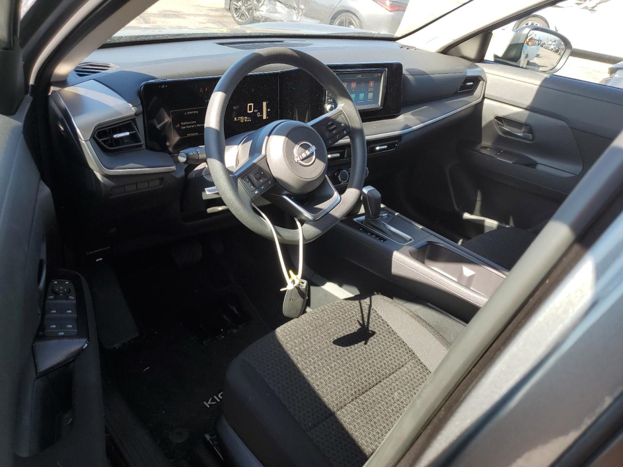 NISSAN KICKS S