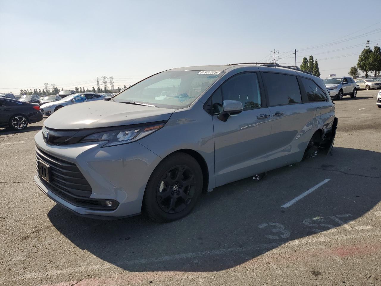 TOYOTA SIENNA XSE