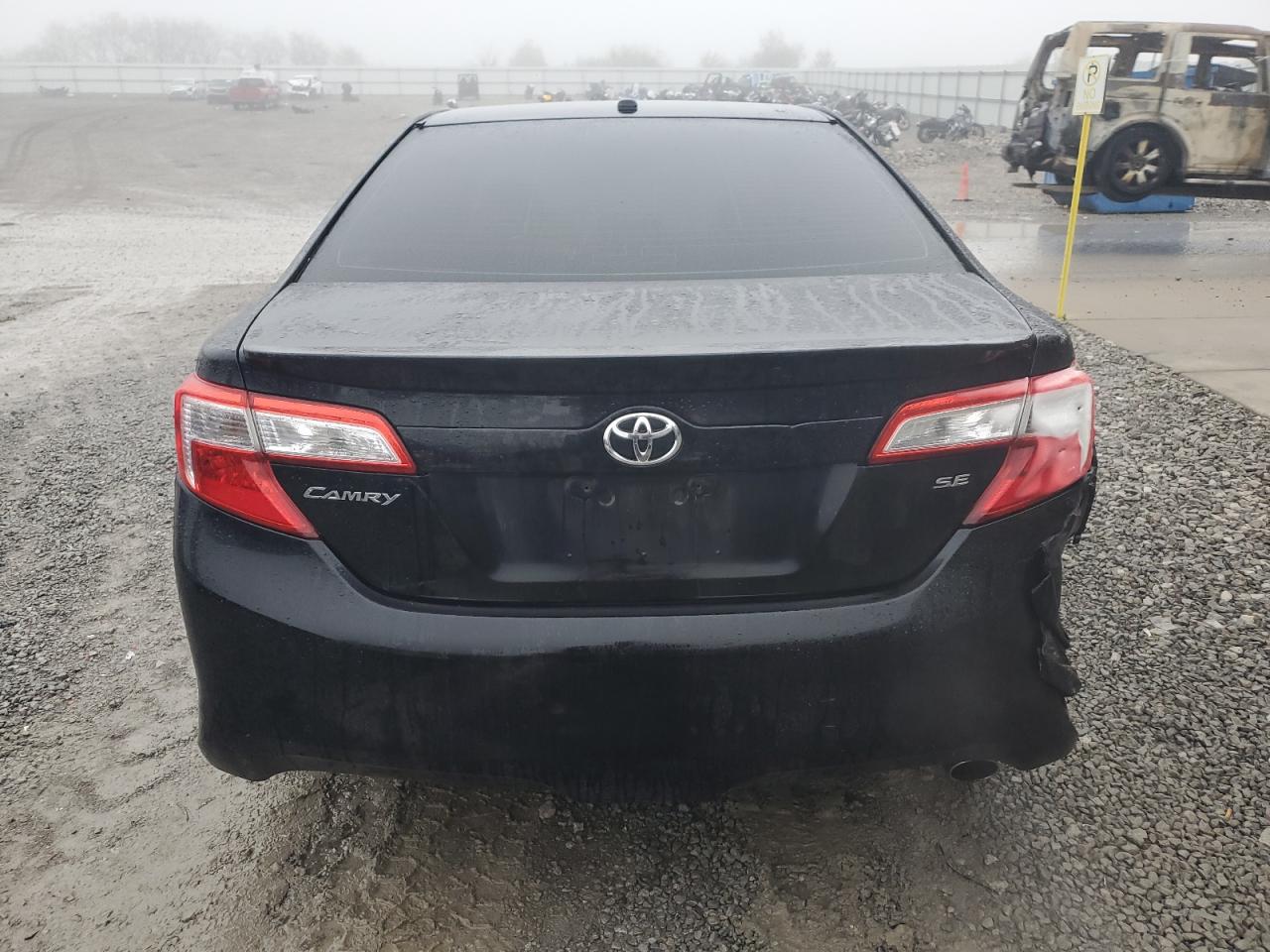 TOYOTA CAMRY BASE