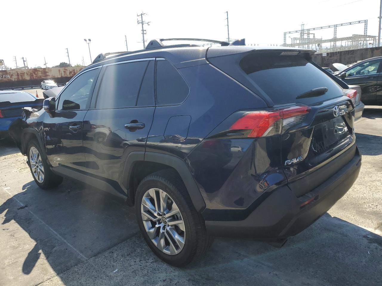 TOYOTA RAV4 XLE PREMIUM