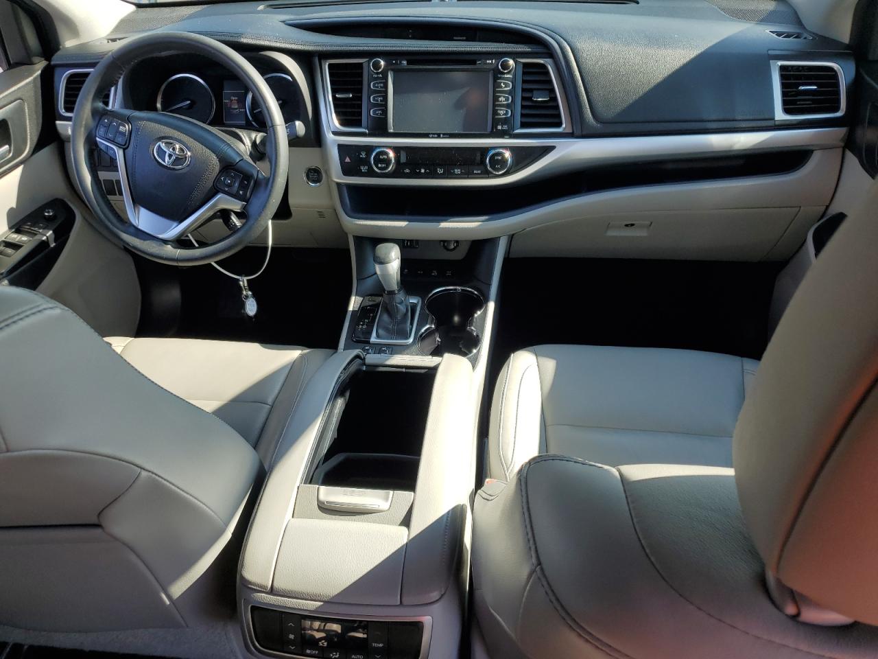 TOYOTA HIGHLANDER XLE