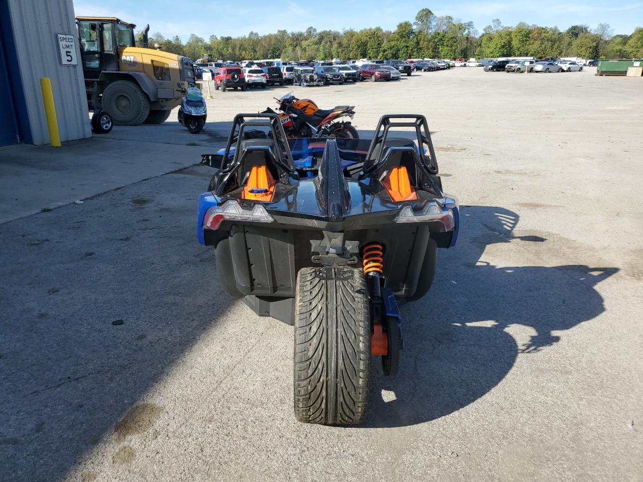 Lot #3301893423 2024 POLARIS SLINGSHOT