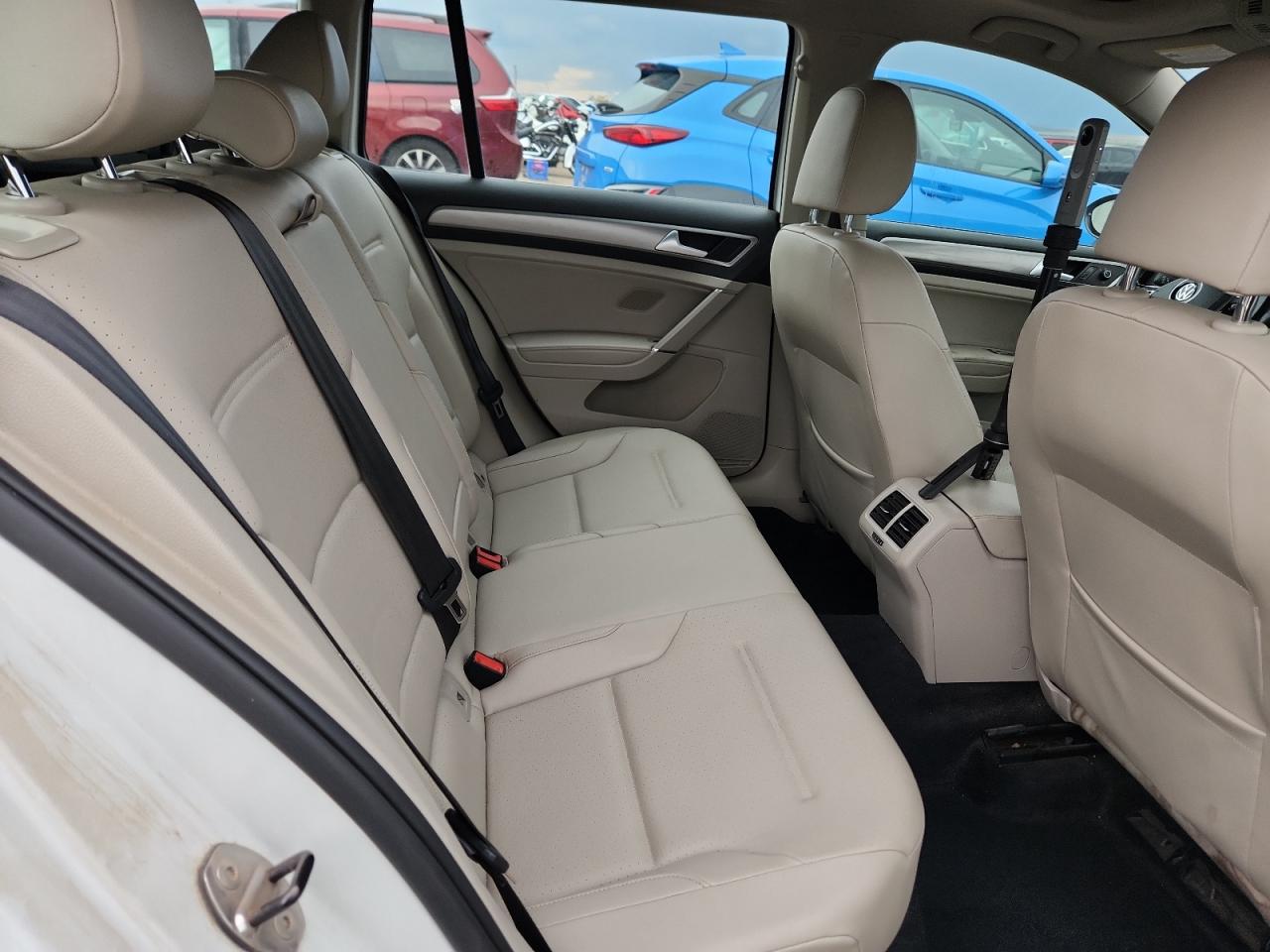 VOLKSWAGEN GOLF SPORTSVAN S