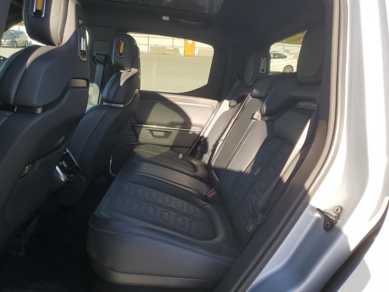 RIVIAN R1T ADVENTURE