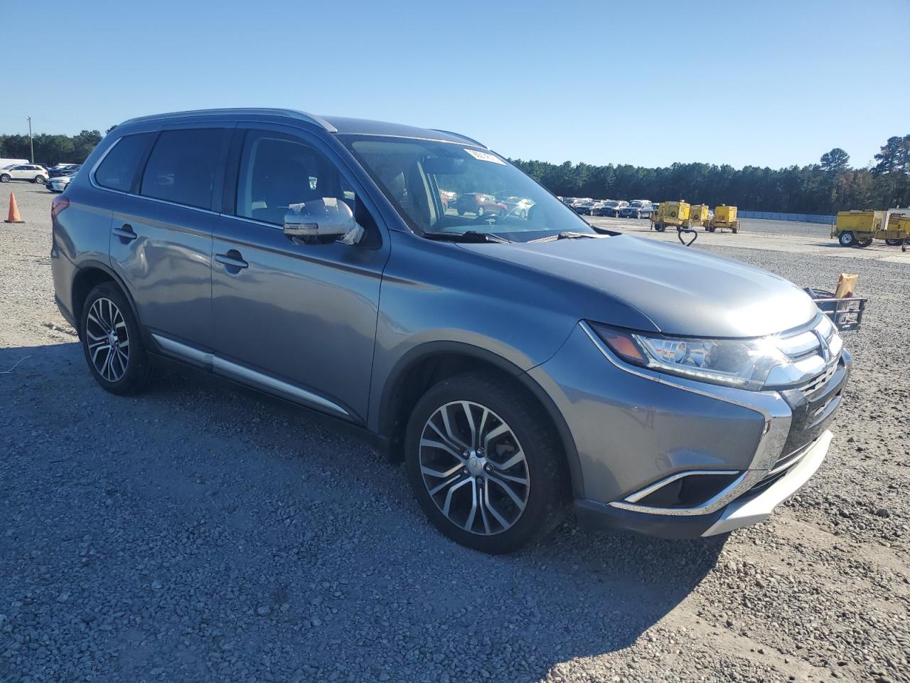 MITSUBISHI OUTLANDER SE