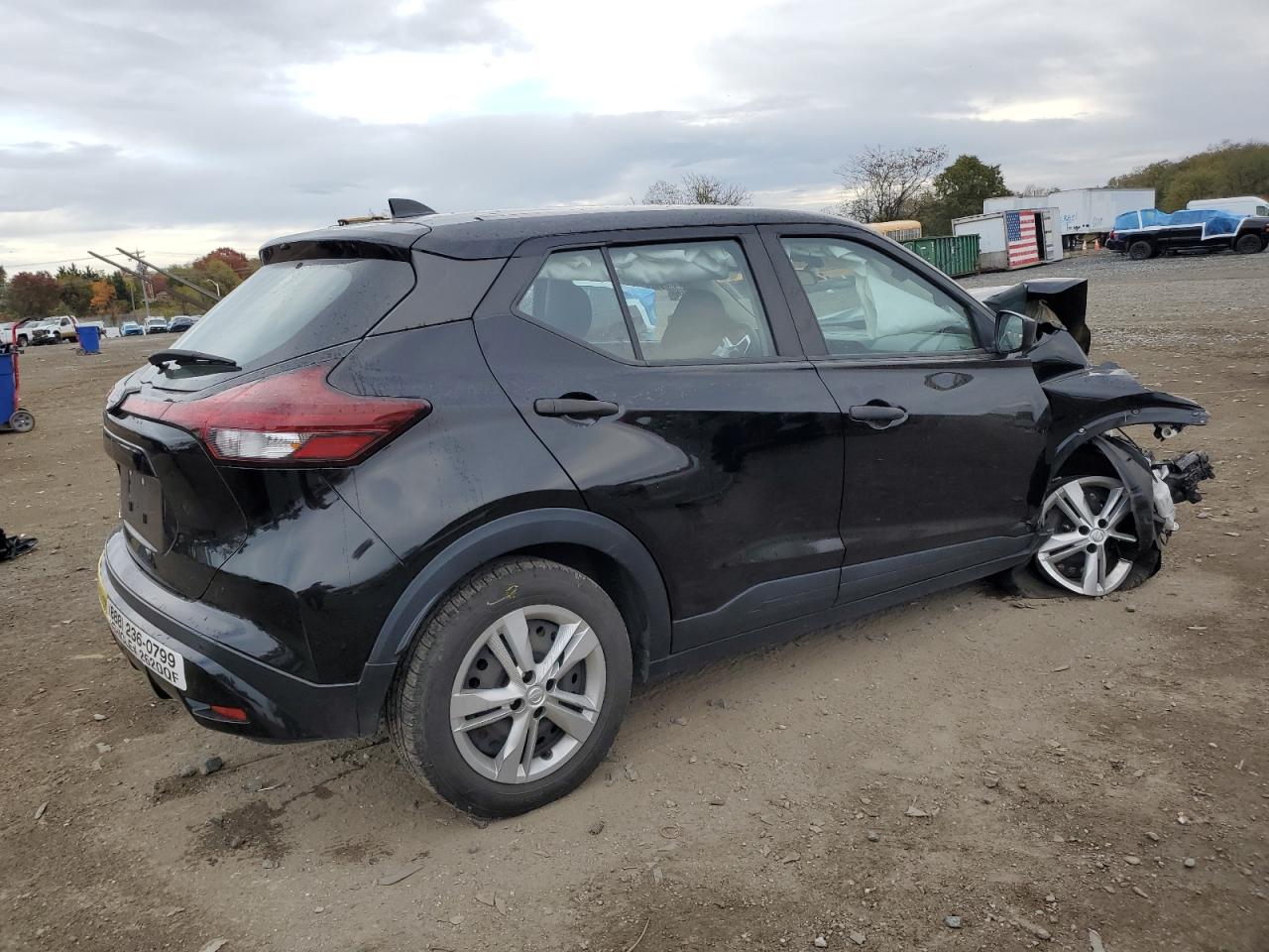 NISSAN KICKS S