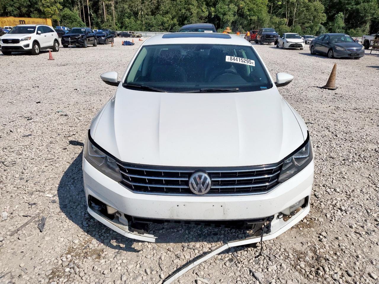 VOLKSWAGEN PASSAT SE