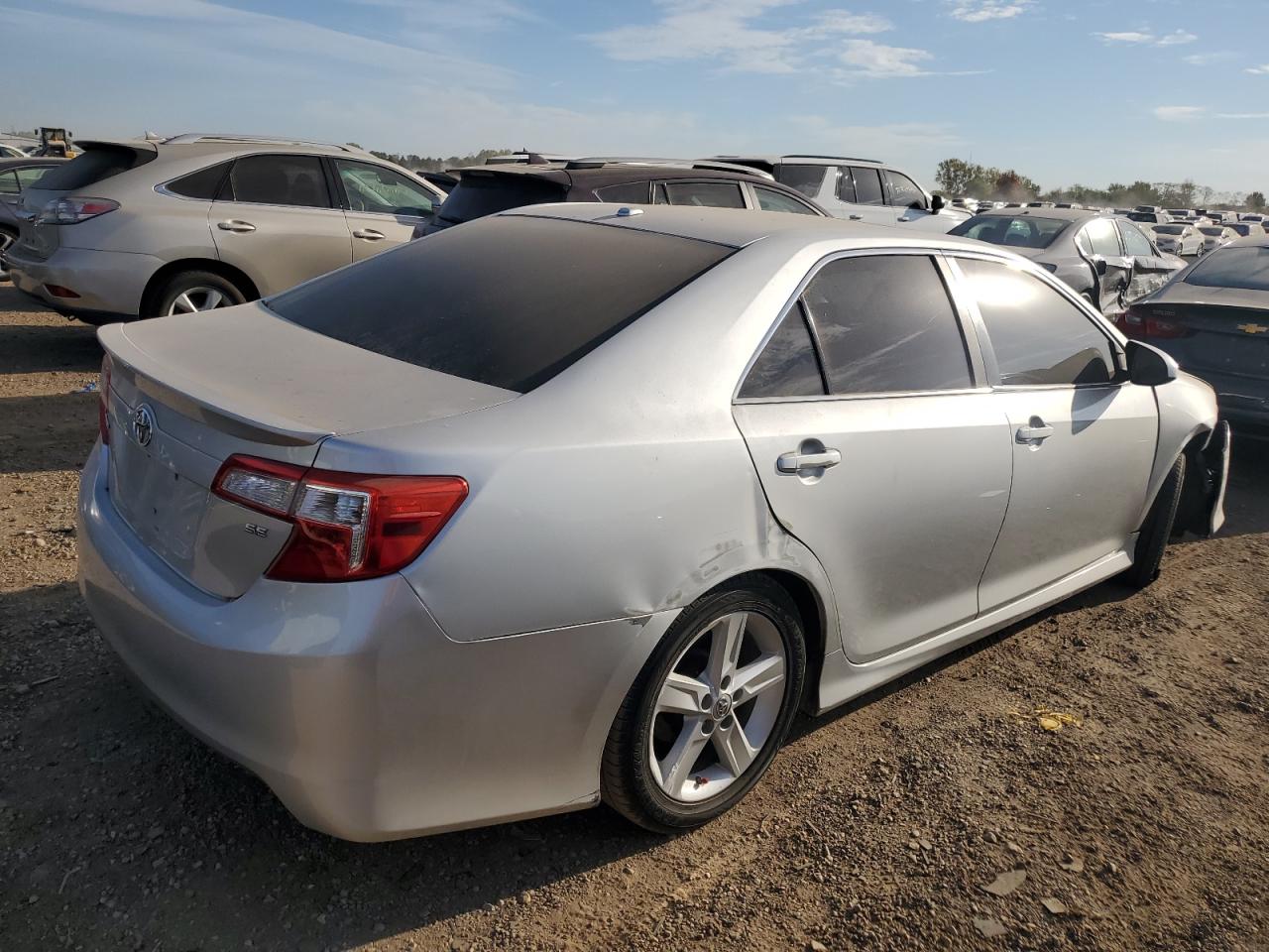Lot #3305310301 2014 TOYOTA CAMRY L