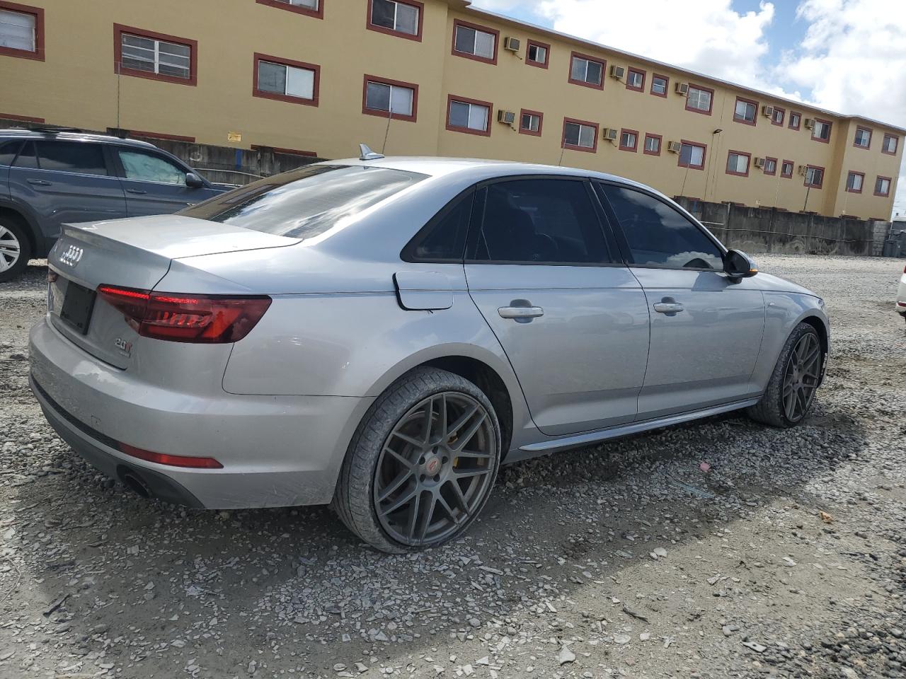 AUDI A4 PREMIUM