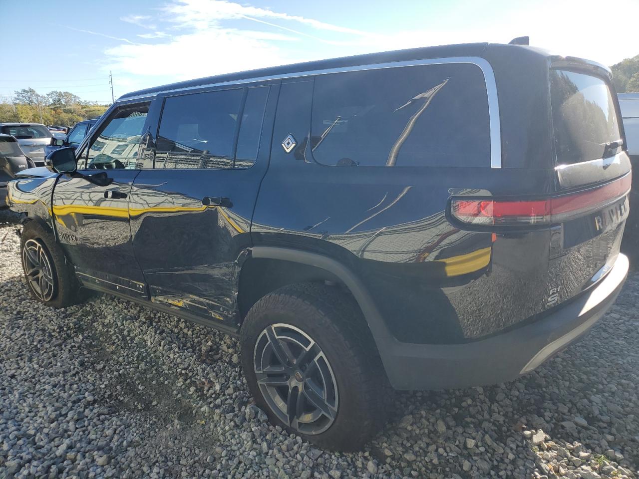 RIVIAN R1S ADVENTURE