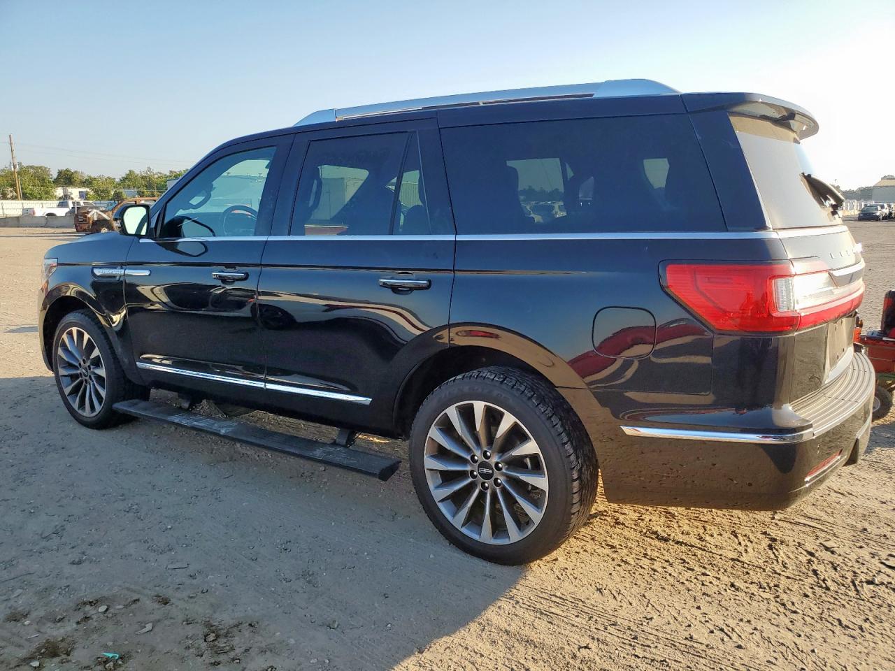 LINCOLN NAVIGATOR RESERVE