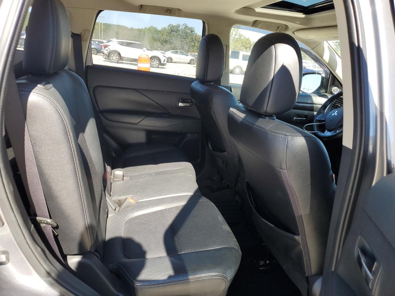 MITSUBISHI OUTLANDER SE