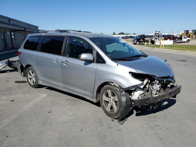 2018 TOYOTA SIENNA LE 5TDKZ3DC9JS956838