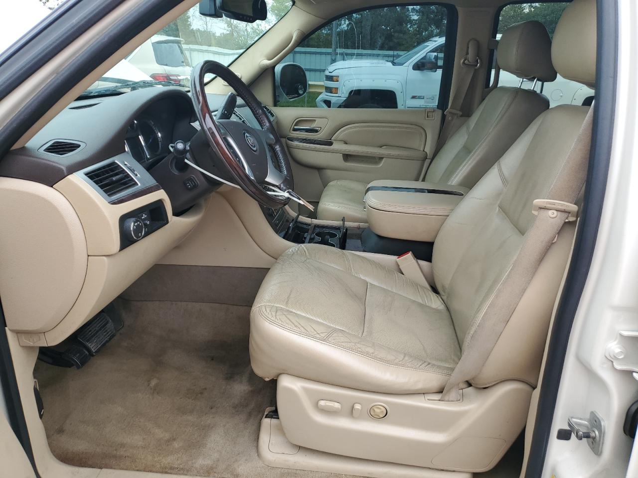 CADILLAC ESCALADE LUXURY