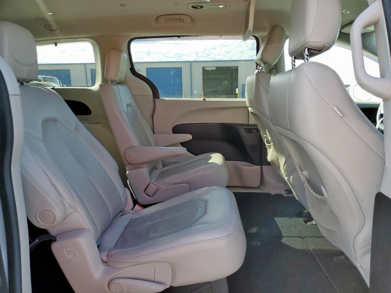 CHRYSLER PACIFICA TOURING L