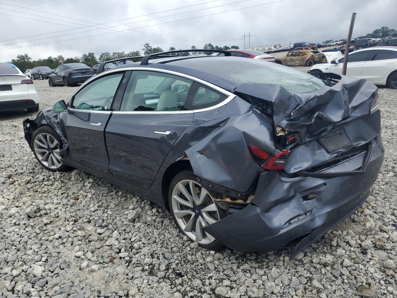 TESLA MODEL 3
