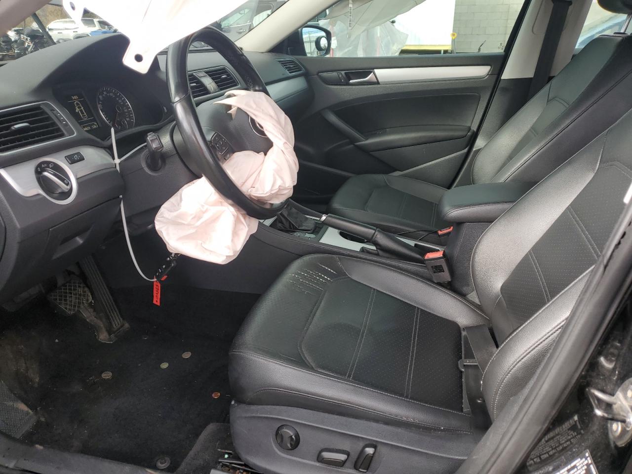 VOLKSWAGEN PASSAT SE