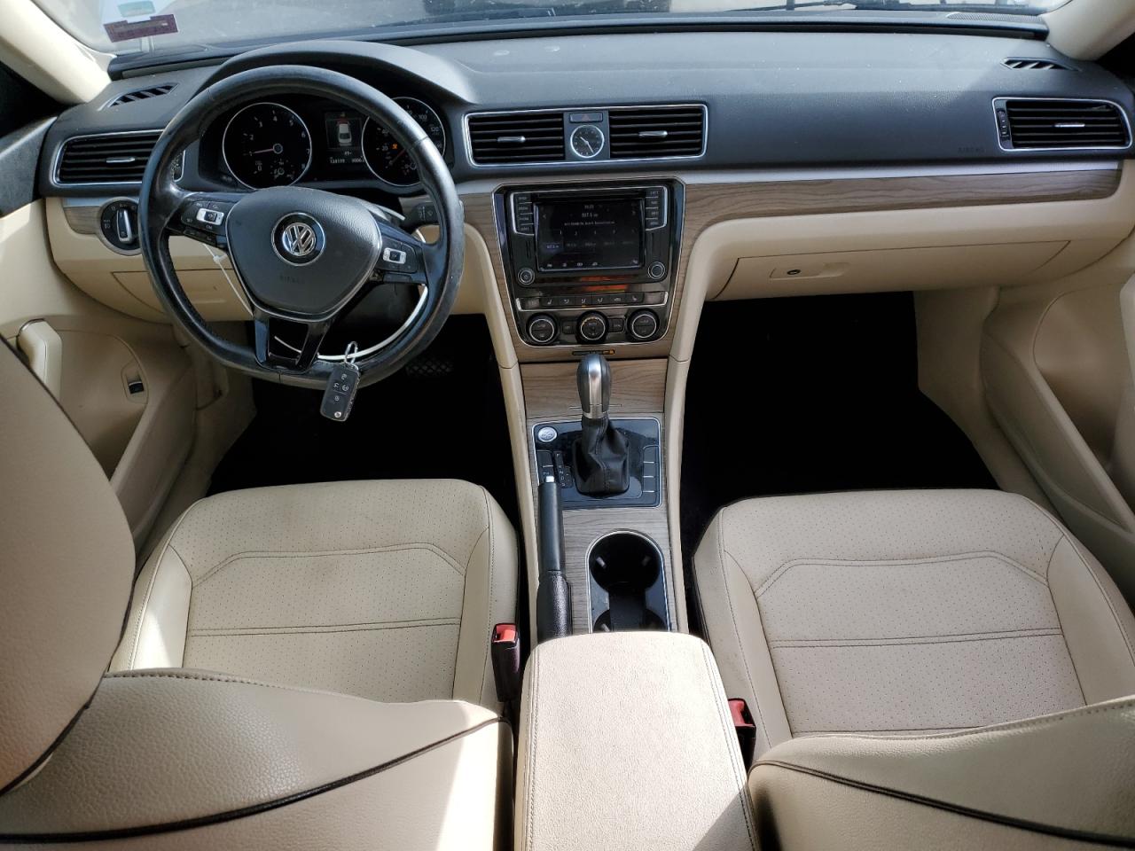 VOLKSWAGEN PASSAT SE