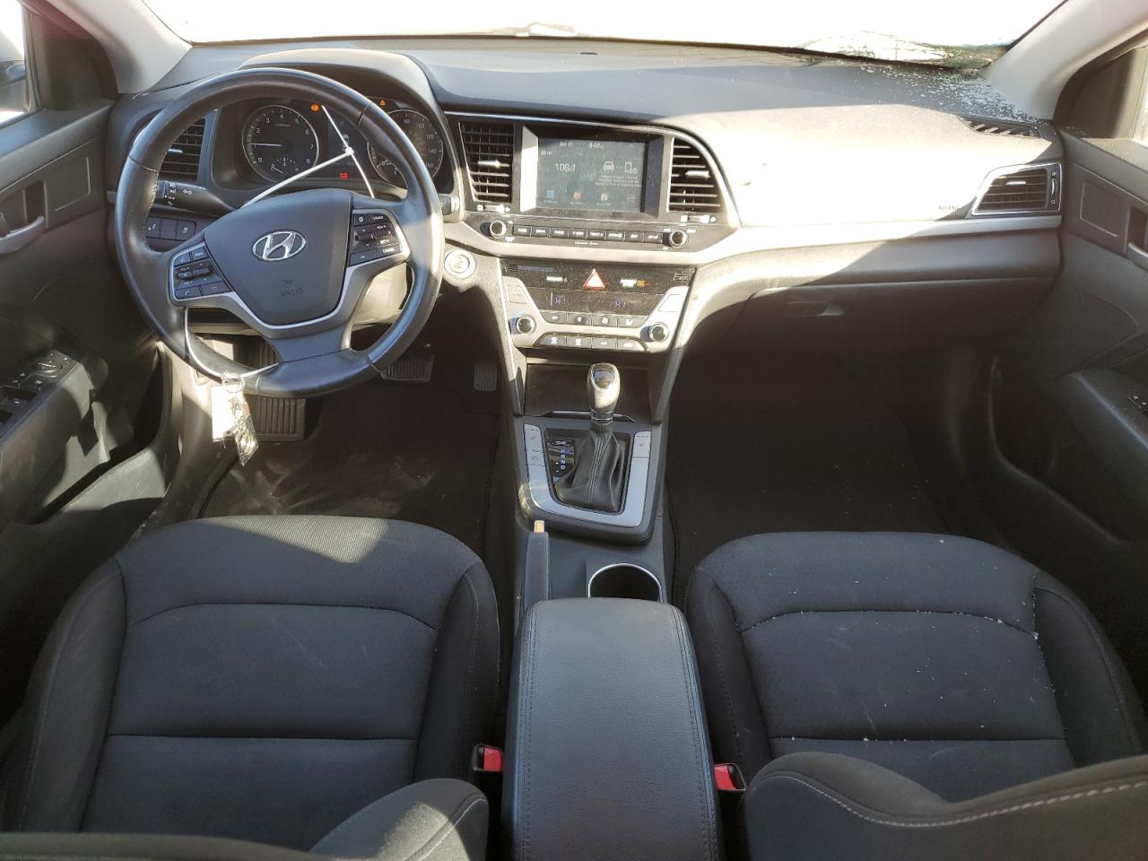 HYUNDAI ELANTRA SE