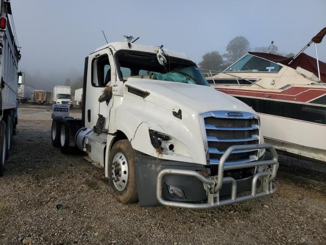 Global Auto Auctions: 2022 FREIGHTLINER CASCADIA 1