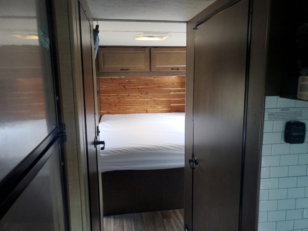 Lot #3268921225 2018 FORD ECONOLINE E450 SUPER DUTY CUTAWAY VAN