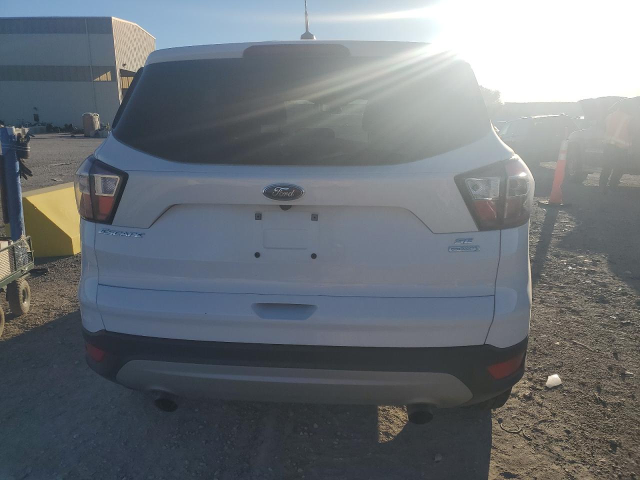 FORD ESCAPE SE