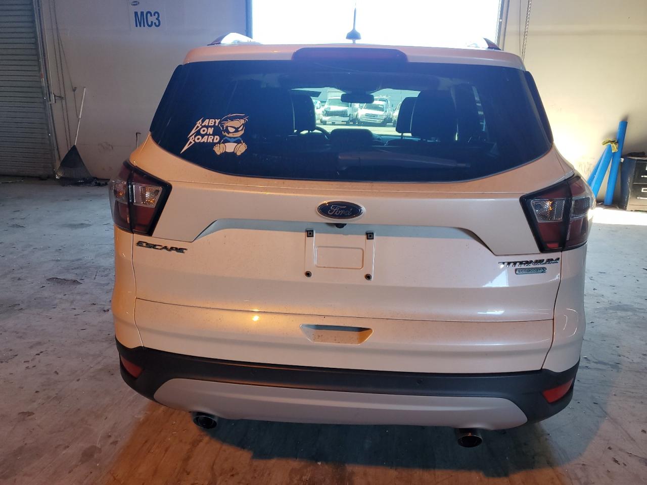 FORD ESCAPE TITANIUM
