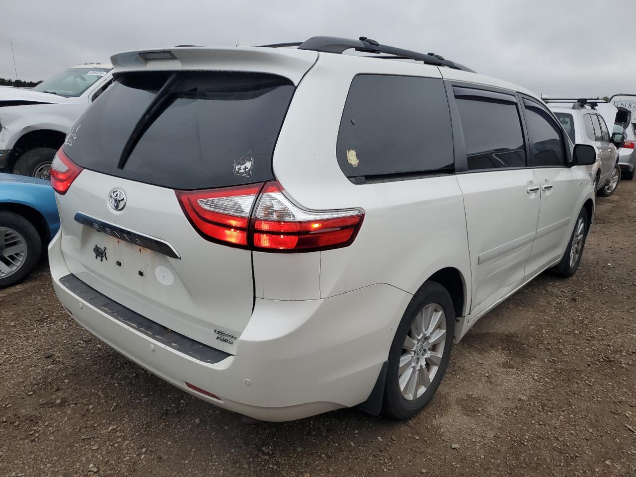 TOYOTA SIENNA XLE
