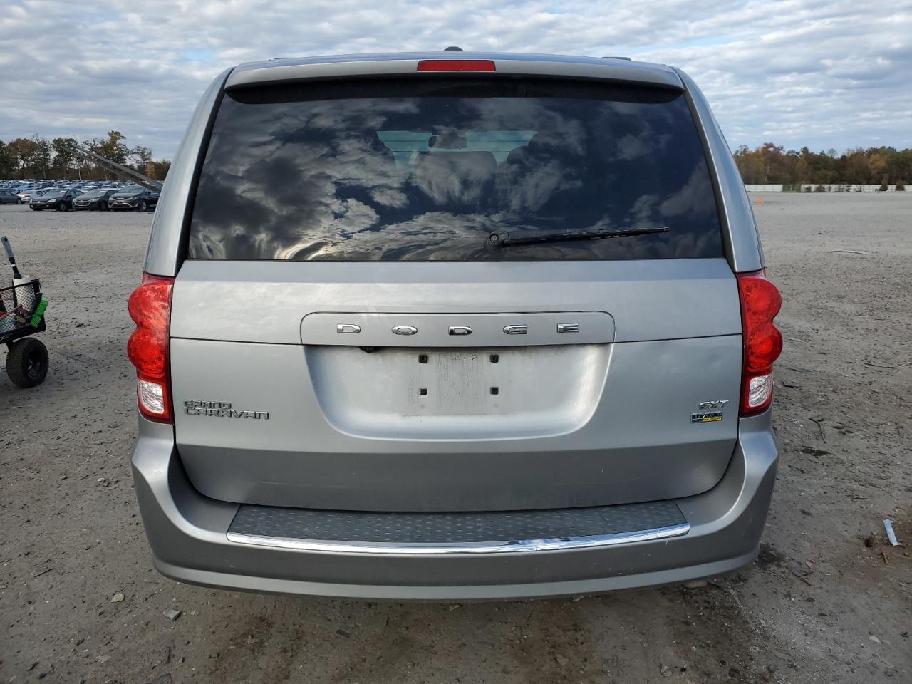 Lot #3310426971 2019 DODGE GRAND CARA