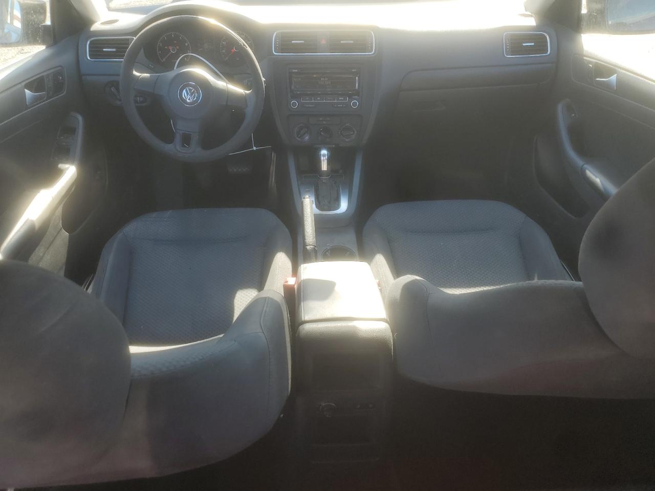 VOLKSWAGEN JETTA BASE