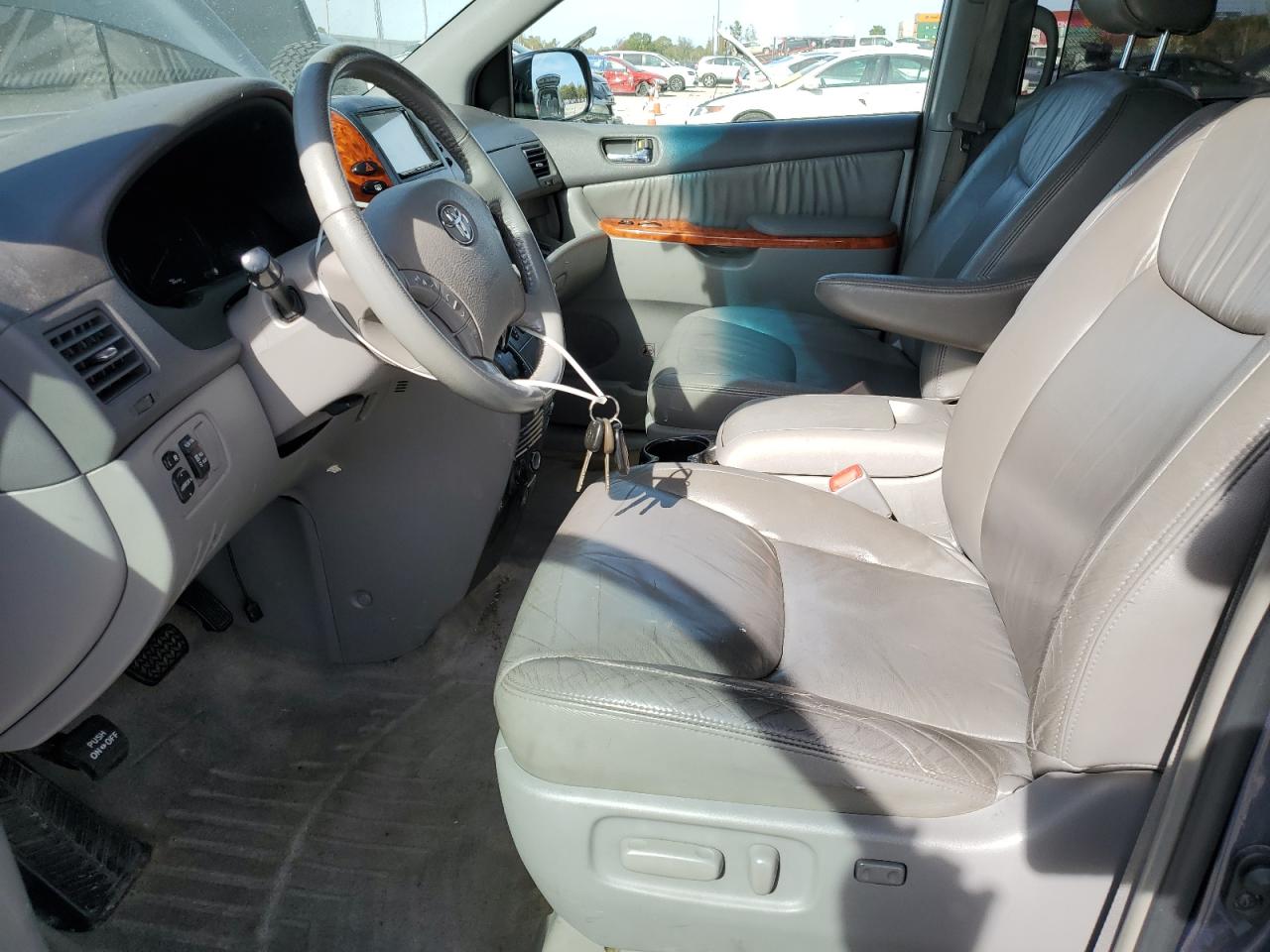 TOYOTA SIENNA XLE